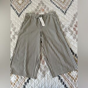 Olive&Oak Women's Striped Wide Leg Pants size Medium. NWT
